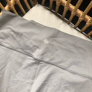 Lululemon grey cropped leggings